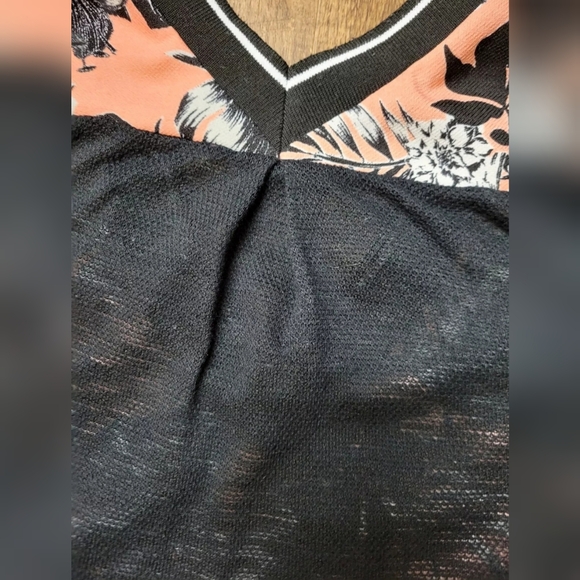 FREE W BUNDLE Floral high low top - Picture 8 of 8